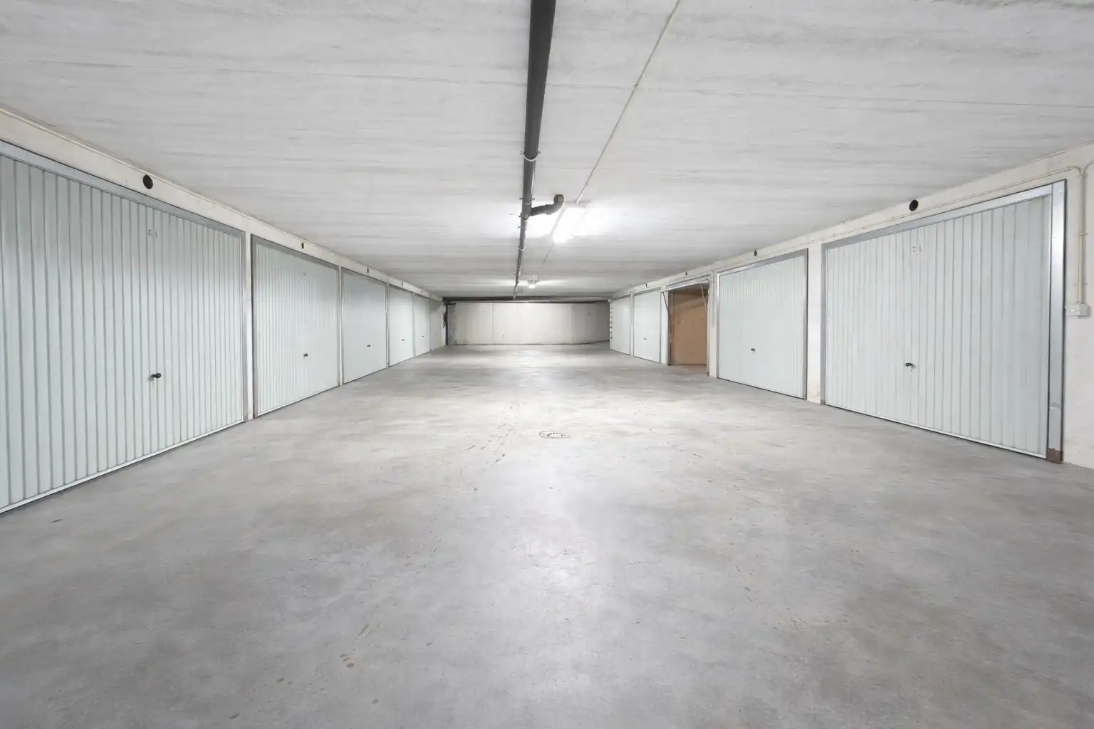 Gesloten garagebox op een toplocatie te Knokke foto 5