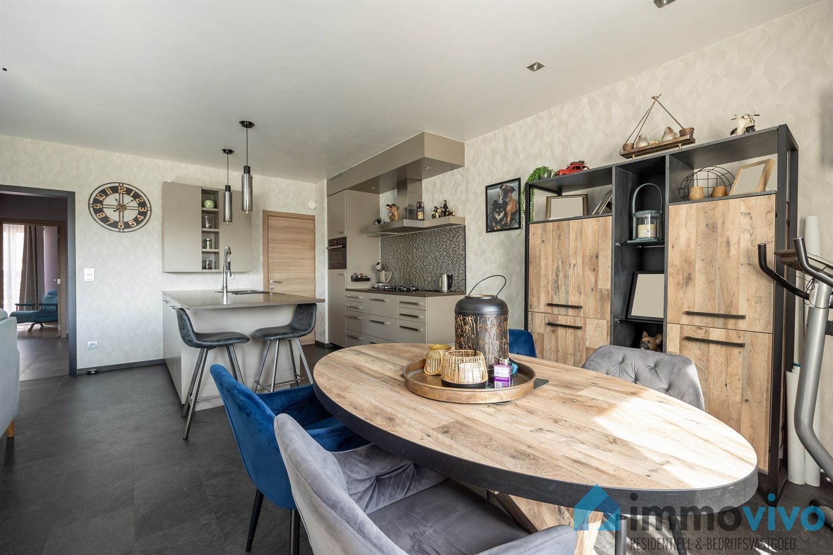 Instapklaar 2-slaapkamer appartement met terras en staanplaats. foto 3