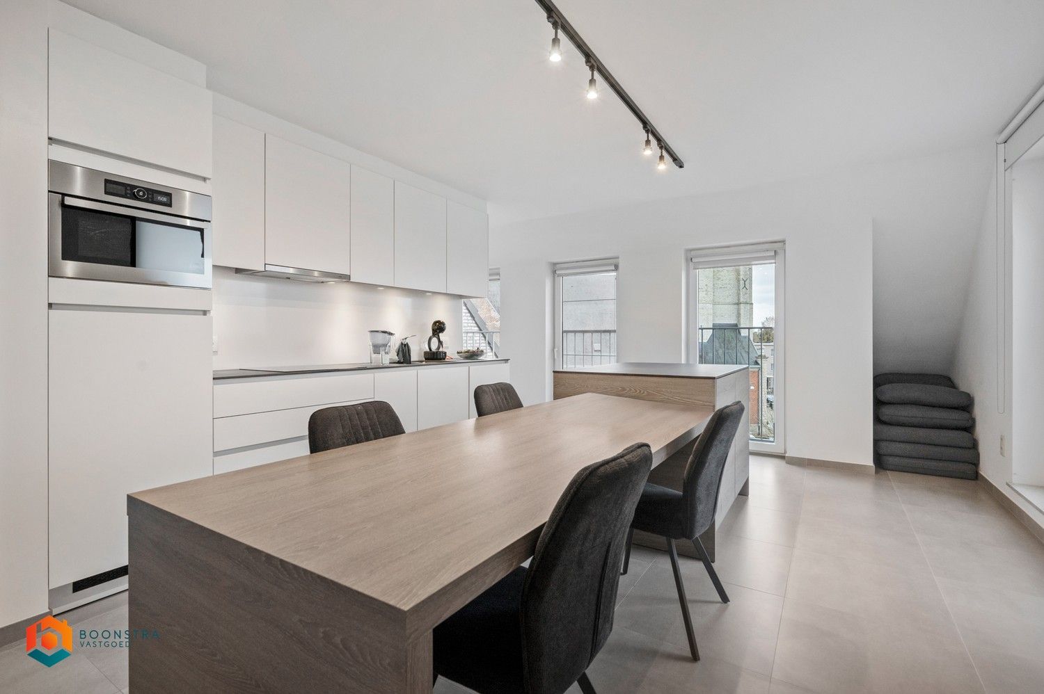 Lichtrijk penthouse met één slpkr en twee terrassen foto 5