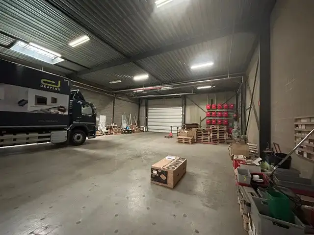 REPRESENTATIEF BEDRIJFSGEBOUW MET KANTOREN EN DUURZAME ENERGIE OP TOPLOCATIE TE HEUSEN - ZOLDER foto 11