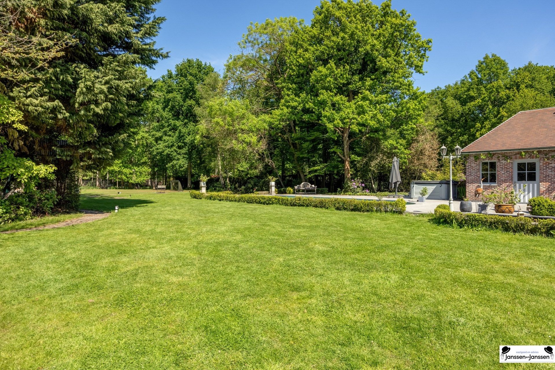 Exclusieve villa met zwembad en kantoorruimte foto 34