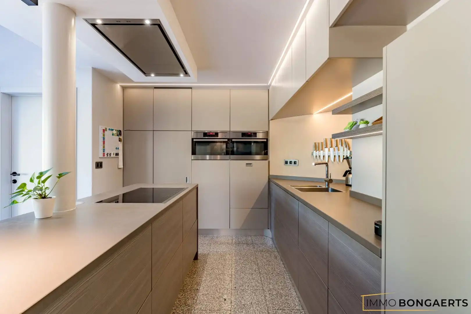 Bijzonder ruime woning op een uitzonderlijk perceel van maar liefst 16 are foto 11