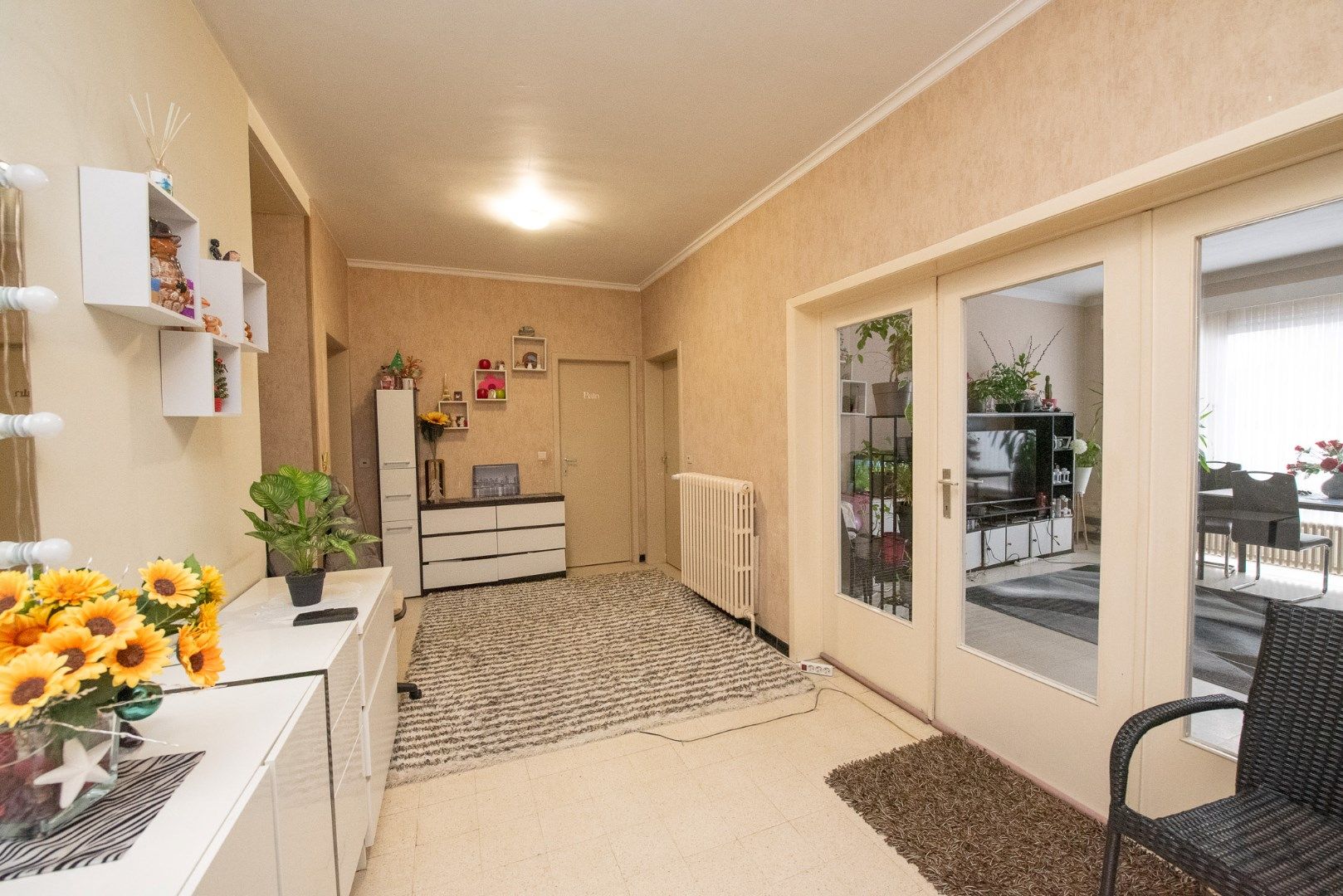 Centraal gelegen ruim en lichtrijk appartement met 3 slaapkamers! foto 2