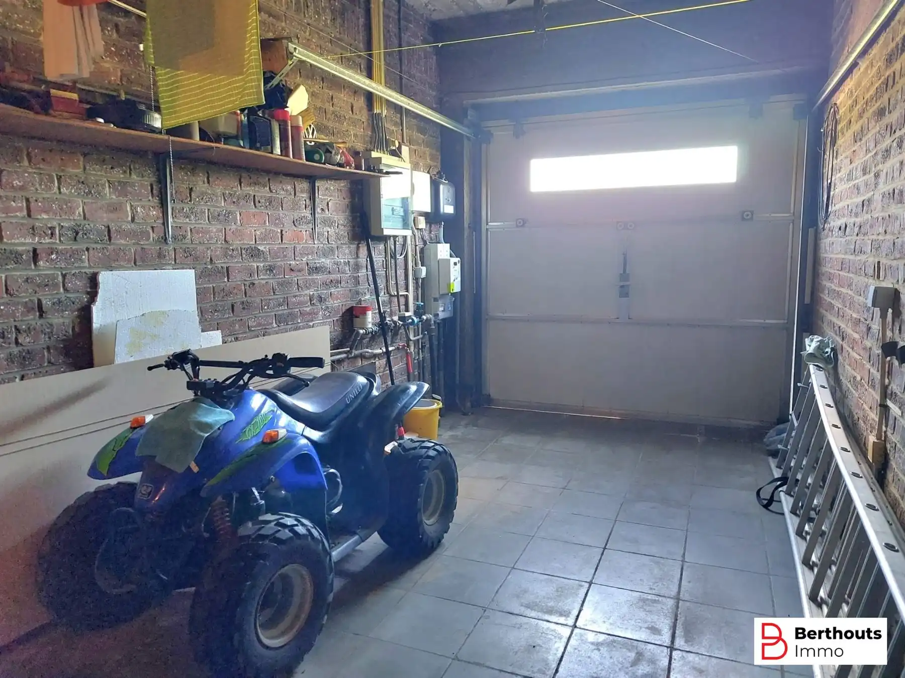 SUPER GELEGEN RIJWONING MET GARAGE  foto 18