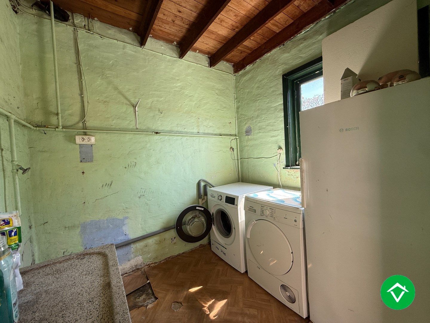Charmante woning met twee slaapkamers, diepe tuin en ruime garage foto 10