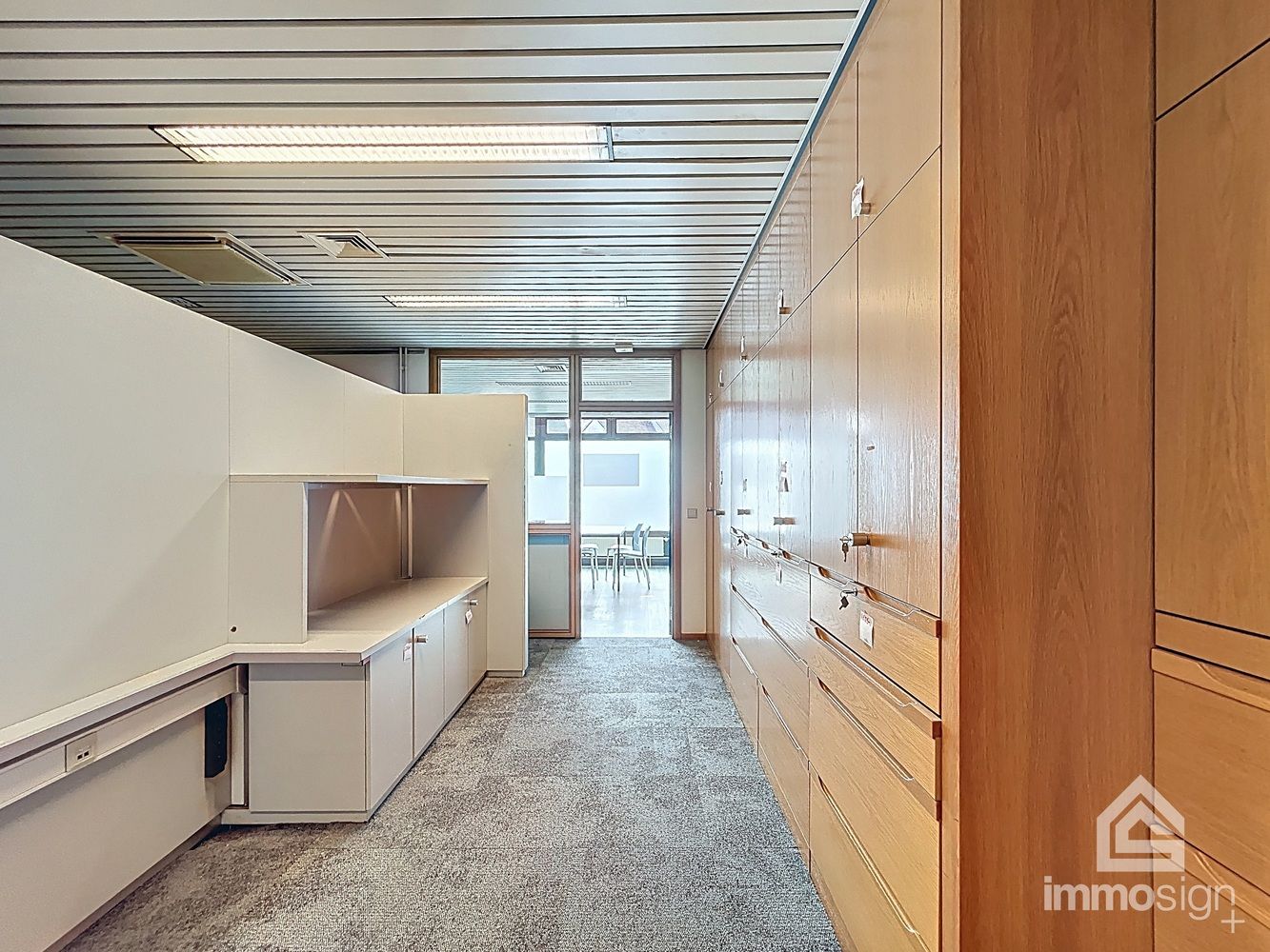 Gelijkvloerse kantoorruime van 243m² langs de Rijksweg foto 17