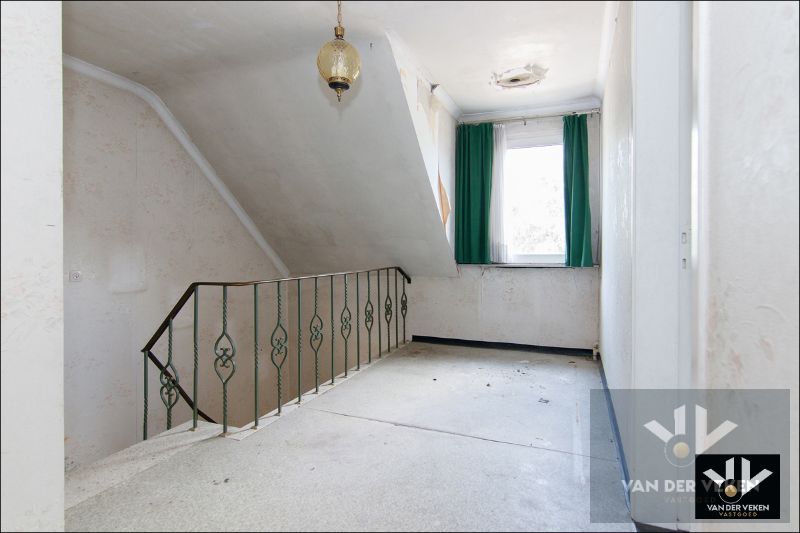 RUIME TE RENOVEREN WONING MET POTENTIEEL foto 14