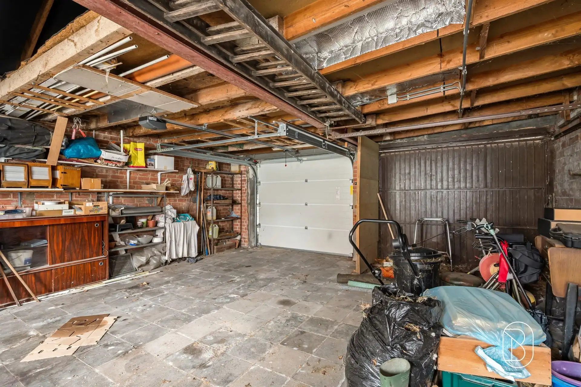 Op te frissen woning met ruime garage, 3 SLK en uitweg! foto 17