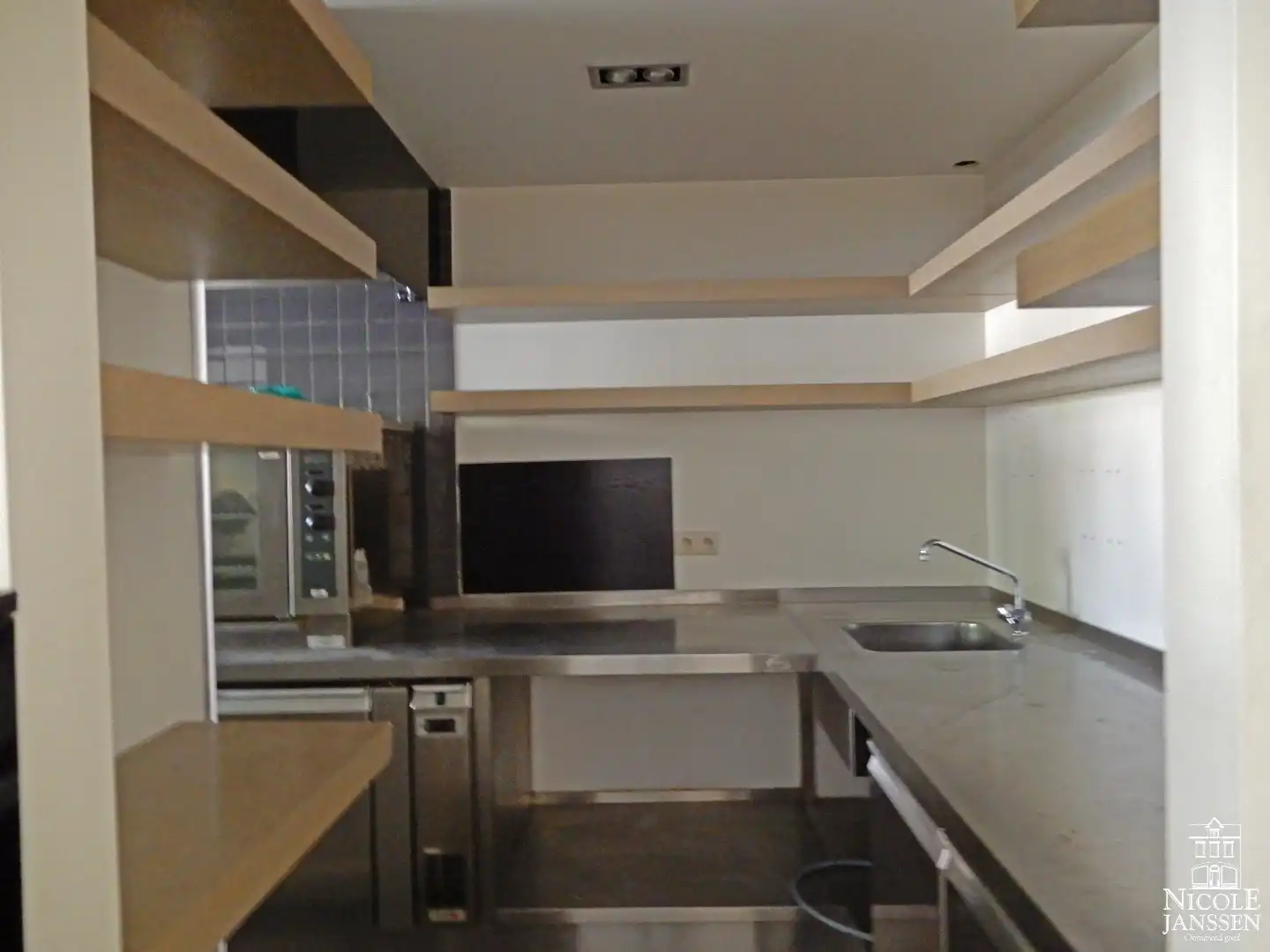 Mooi en instapklaar horecapand met parkeergelegenheid in de buurt foto 5