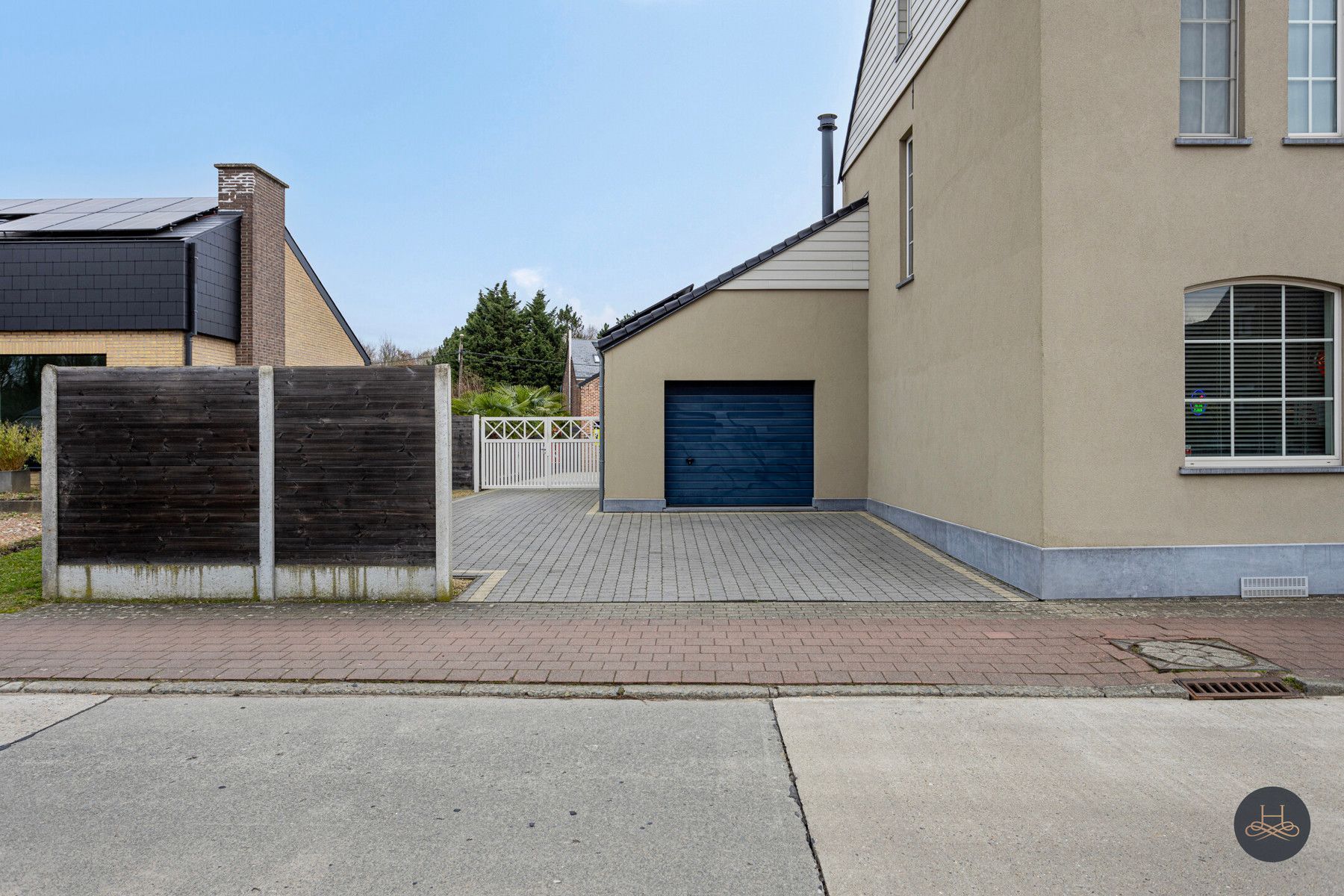 Gerenoveerde woning met grote garage/opslagplaats van +- 90 m2 foto 51