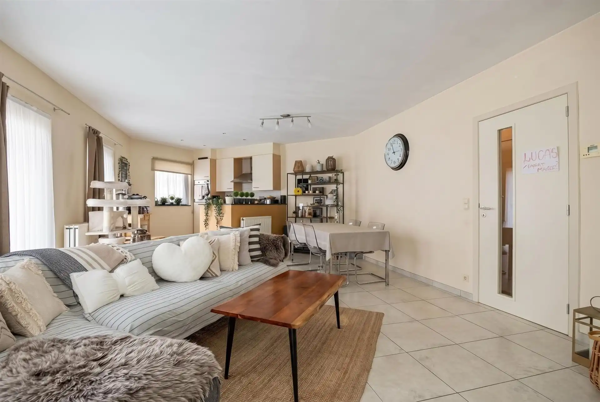 Uitstekend gelegen gelijkvloersappartement met 2 slaapkamers & garage (99m²) foto 2