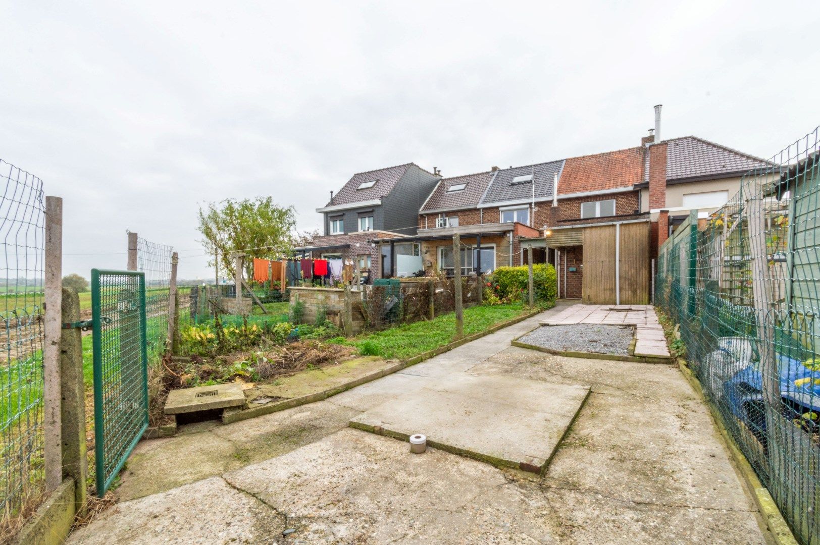 Rustig, landelijk en zeer goed gelegen te renoveren woning! foto 12