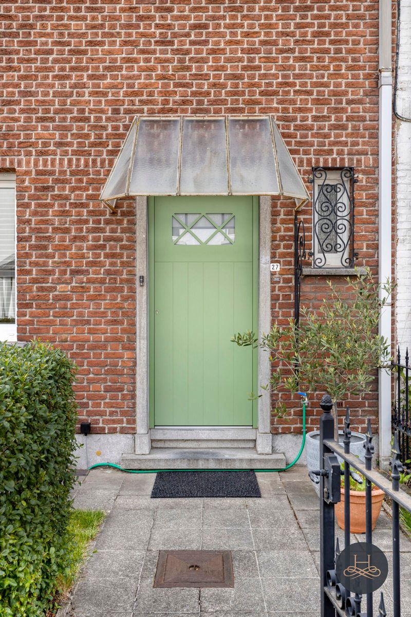 Charmante, volledig gerenoveerde & ruime woning met voortuin foto 2