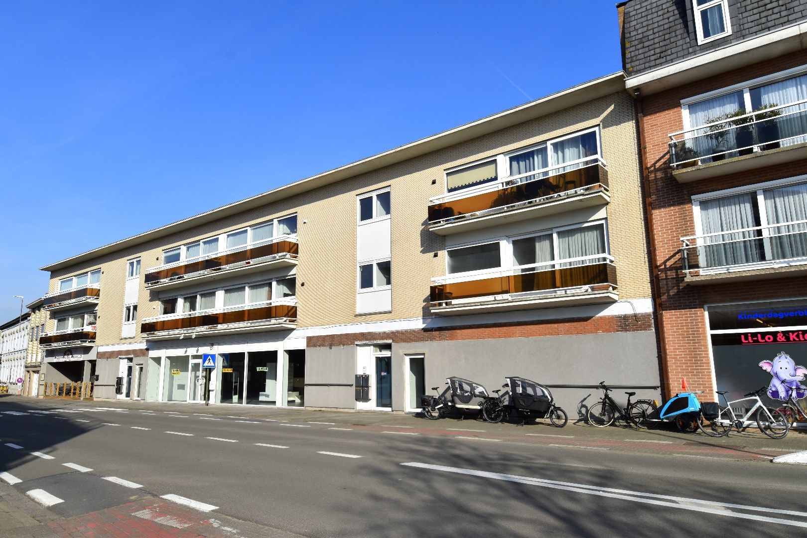 Instapklaar 2-slaapkamerappartement met terras te koop in Gullegem-centrum foto {{pictureIndex}}