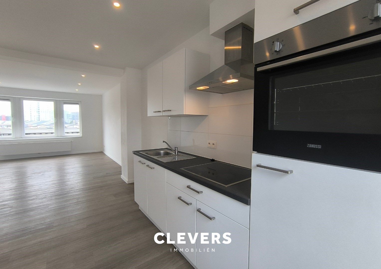Topaanbieding te huur! Gerenoveerde duplex foto 3