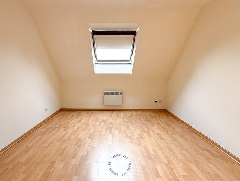 Ruim duplexappartement met terras en garage in Beveren foto 13