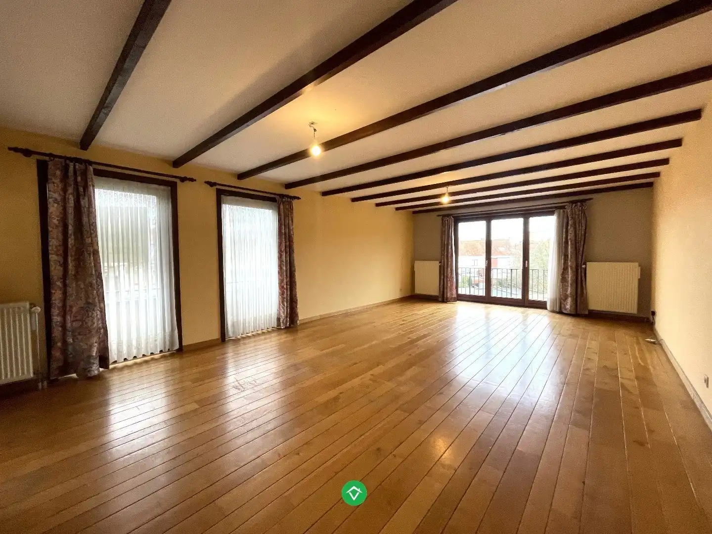 Groot appartement met 2 slaapkamers en garage in centrum Roeselare  foto 4