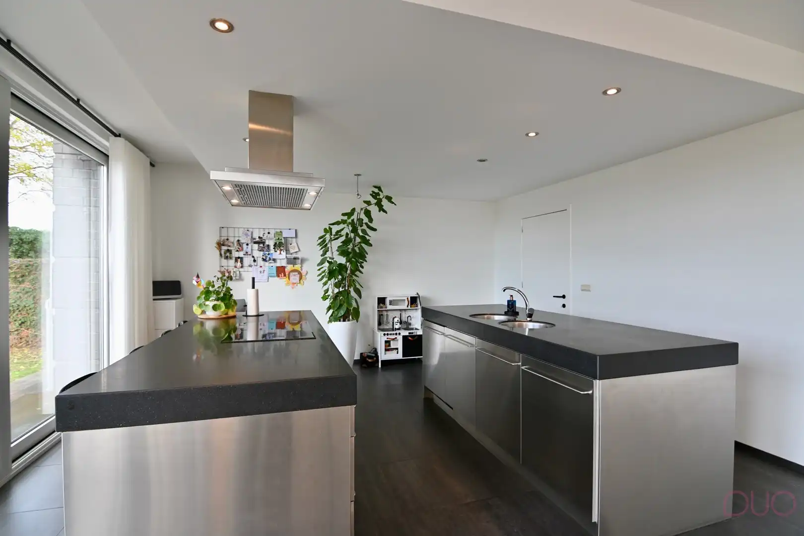 Ontdek ongeëvenaarde luxe en ruimte in deze prachtige villa in het rustige Herk-de-Stad. foto 9