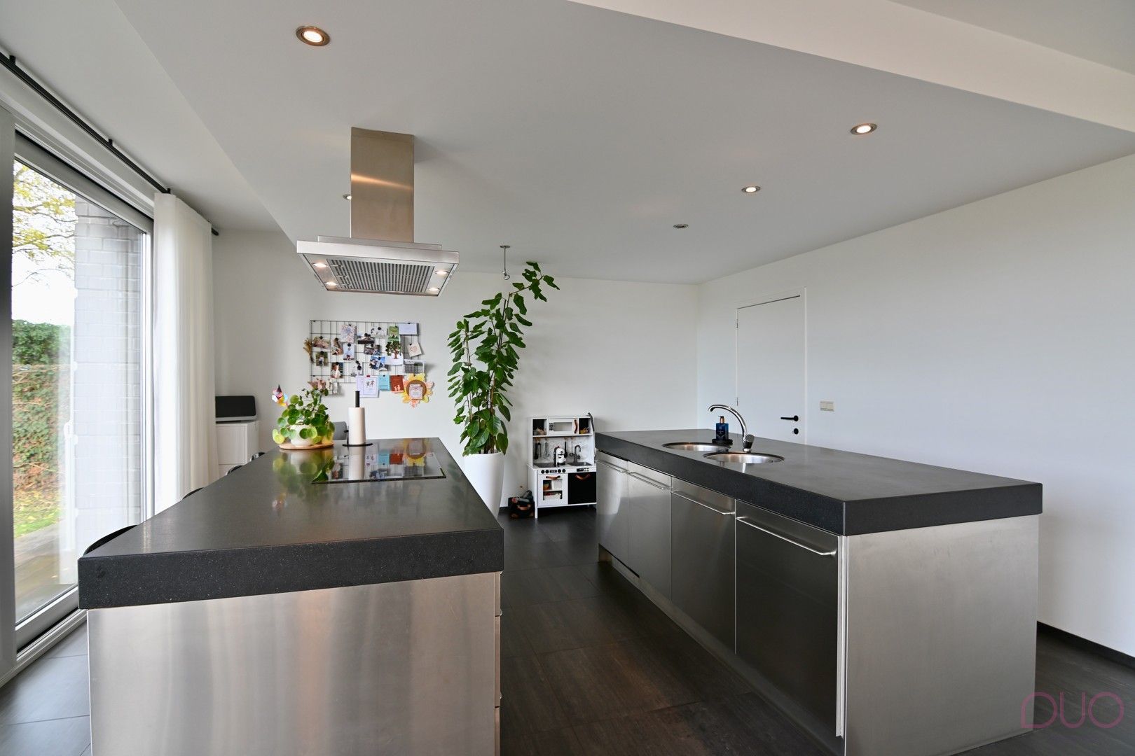 Ontdek ongeëvenaarde luxe en ruimte in deze prachtige villa in het rustige Herk-de-Stad. foto 9