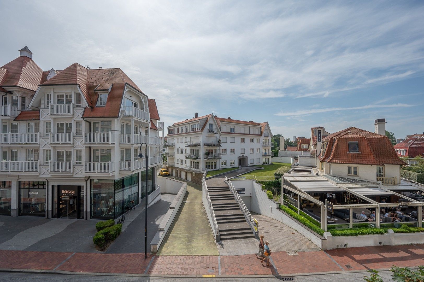 Magnifiek gerenoveerd appartement gelegen in de Kustlaan in hartje Zoute. foto 8