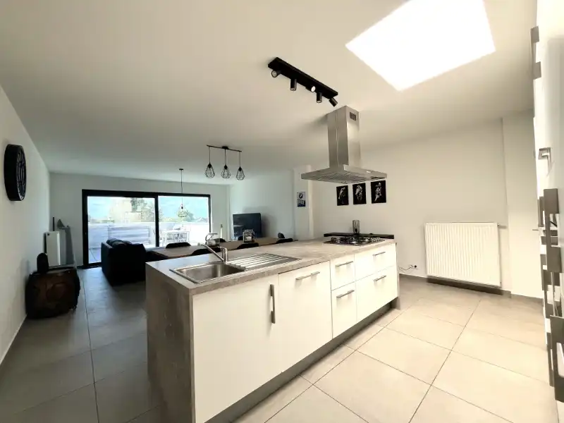 2 slaapkamer app met ruim terras en carport foto 4