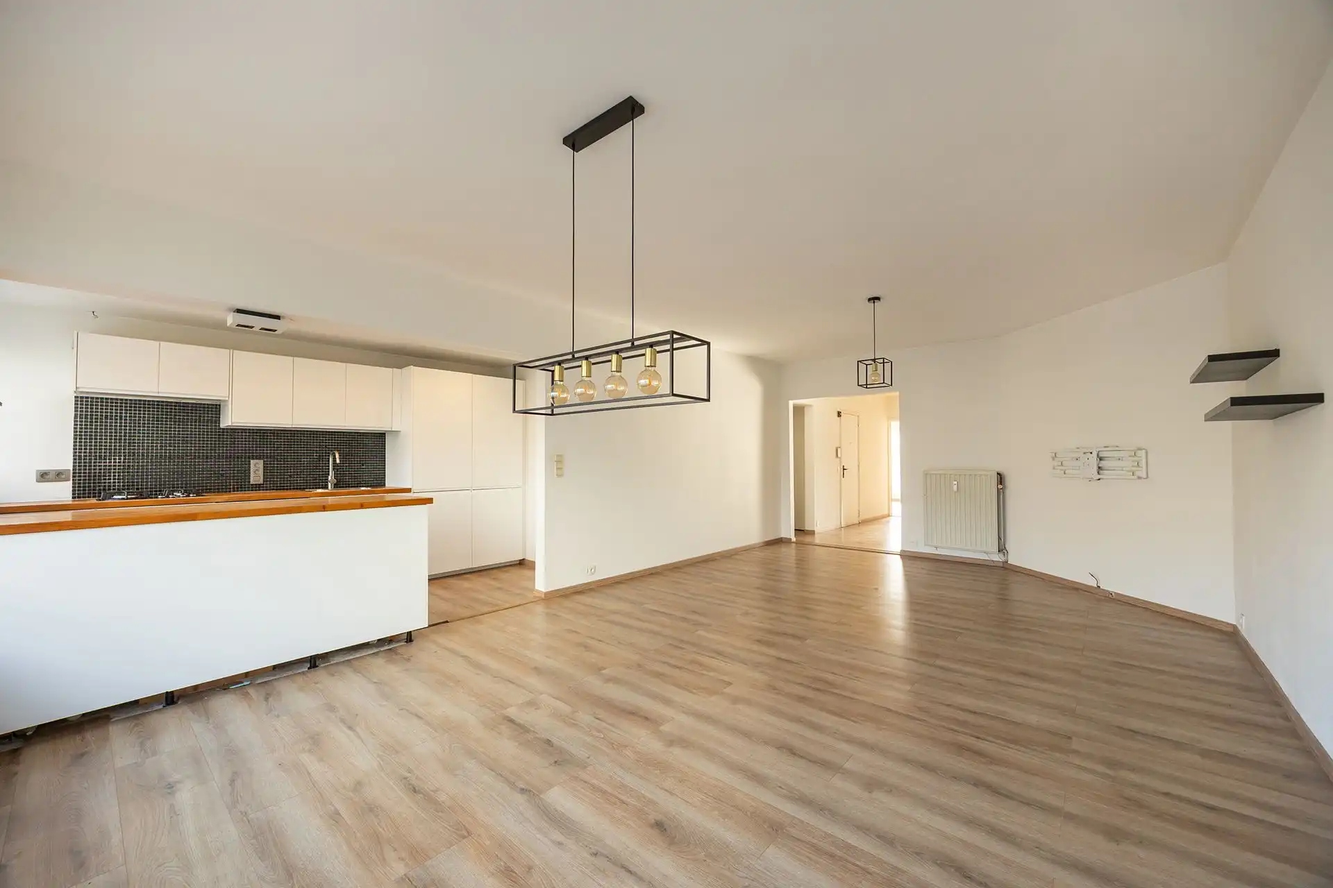 Instapklaar, lichtrijk appartement met terras en staanplaats foto 6