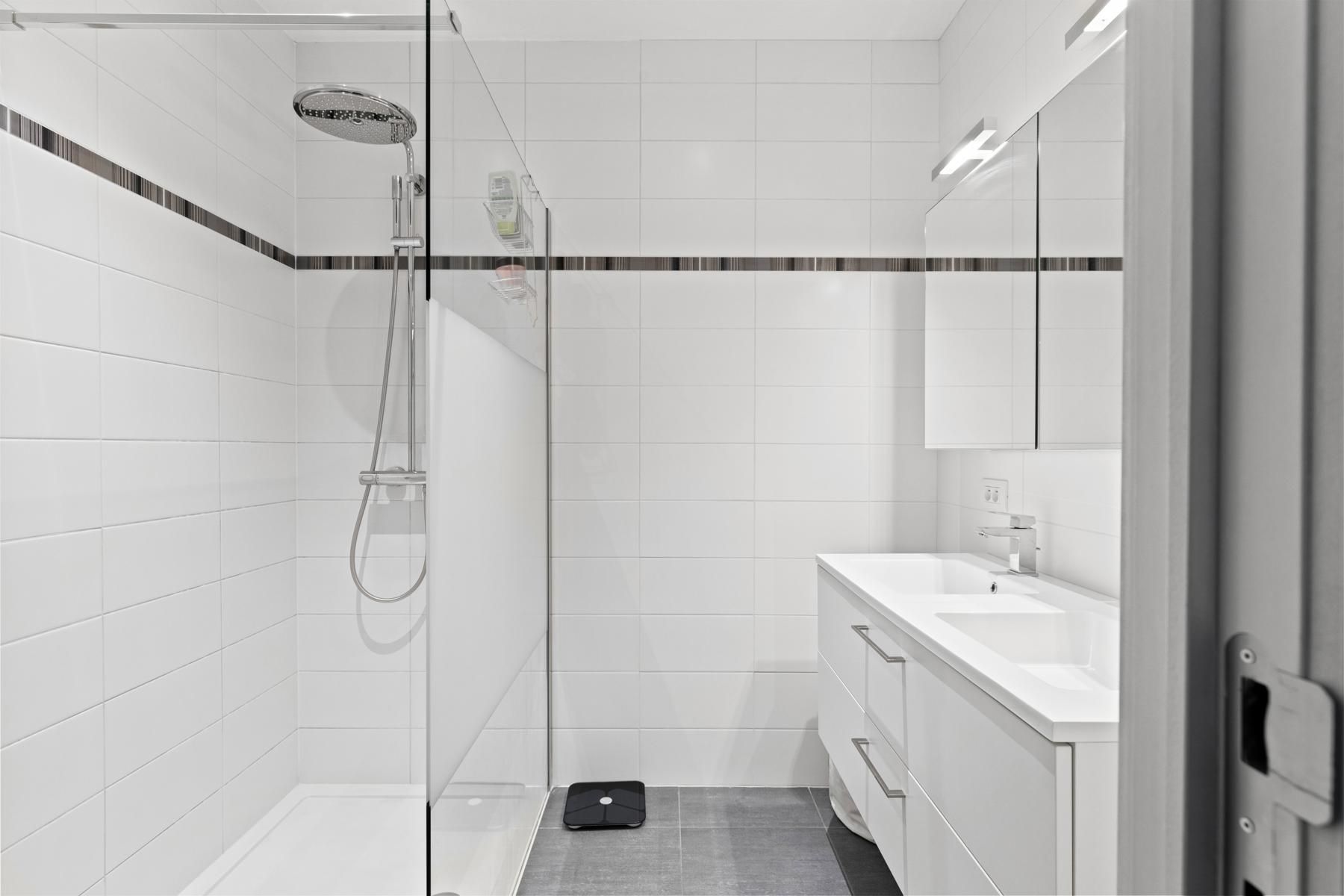 Prachtig 2 slaapkamer appartement  in een groene omgeving  foto 12