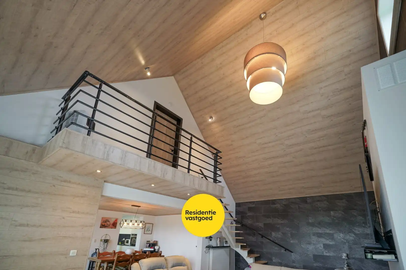 Alleenstaande woning op ruim perceel met vernieuwd woongedeelte en loods (80 m²) foto 10