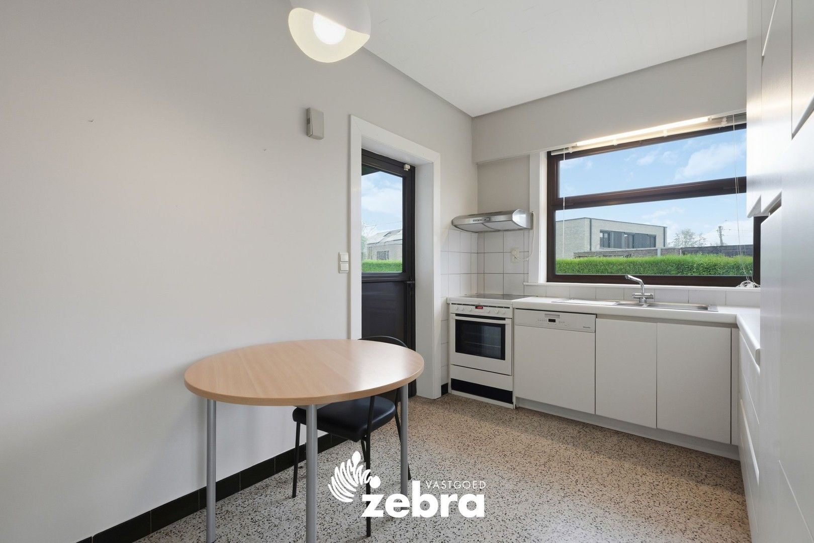 Vrijstaande bungalow op + 1.000 m² met rustige ligging foto 15