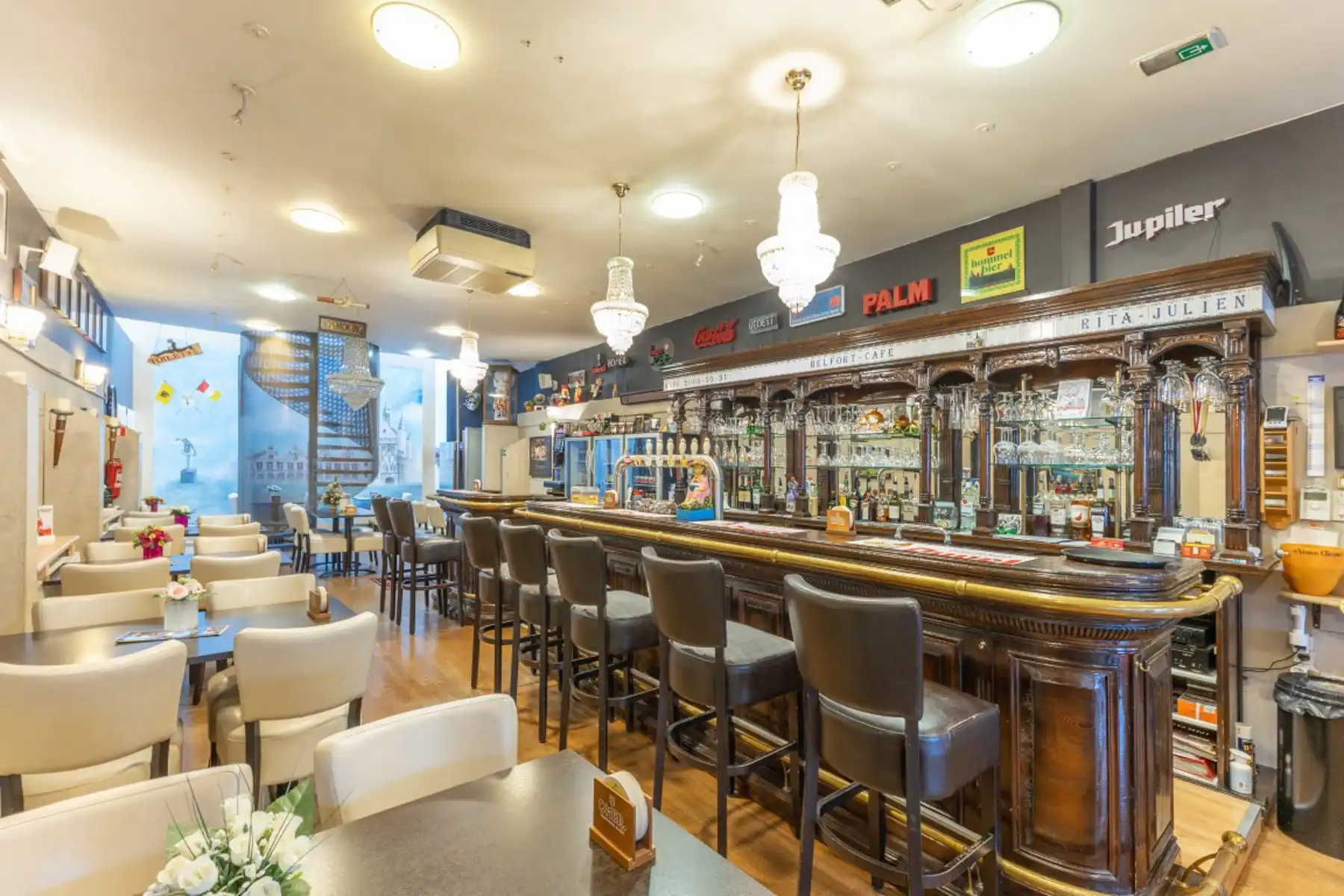 Karaktervol handelspand foto {{pictureIndex}}