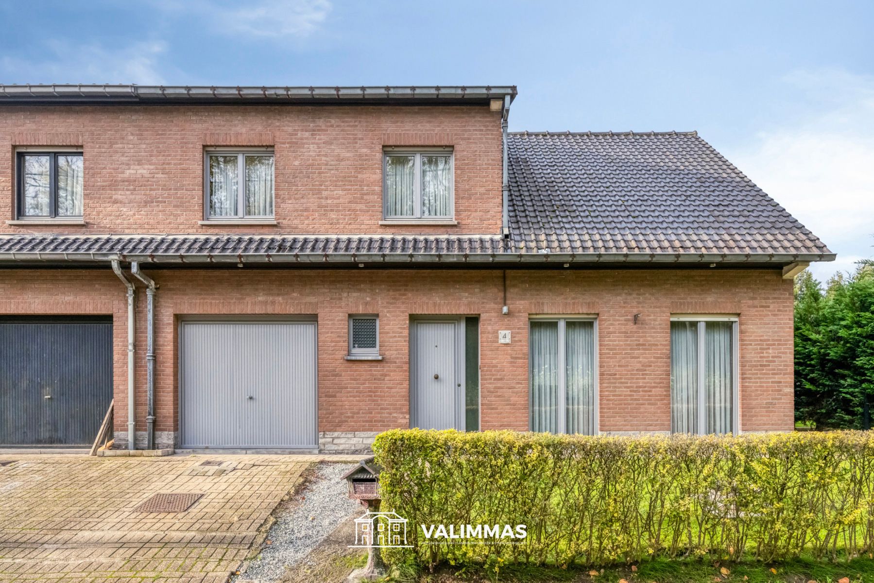 Verzorgde, mooi gelegen driegevelwoning met garage & tuintje foto 3