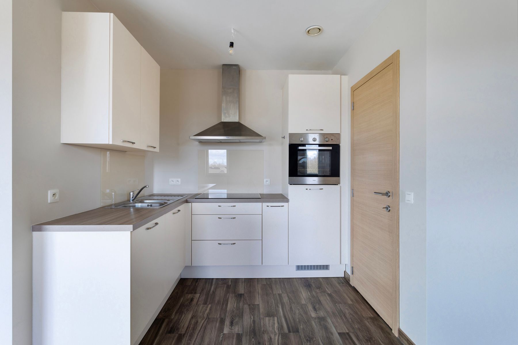 Appartement met 2 kamers, zonnig terras, kelder & parking! foto 8