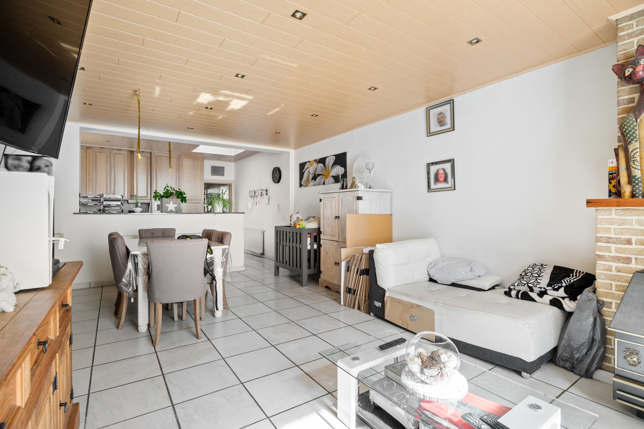 IN OPTIE!!! Instapklare woning met 4 slaapkamers, koer, tuin en garage op 01 are 93 ca foto 3