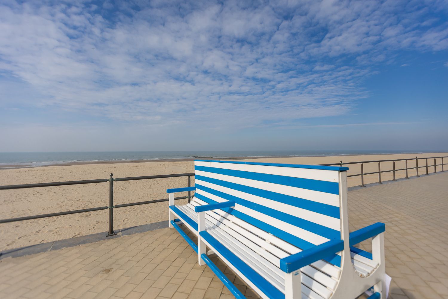 Gerenoveerde studio met prachtig frontaal zeezicht te Middelkerke foto 21