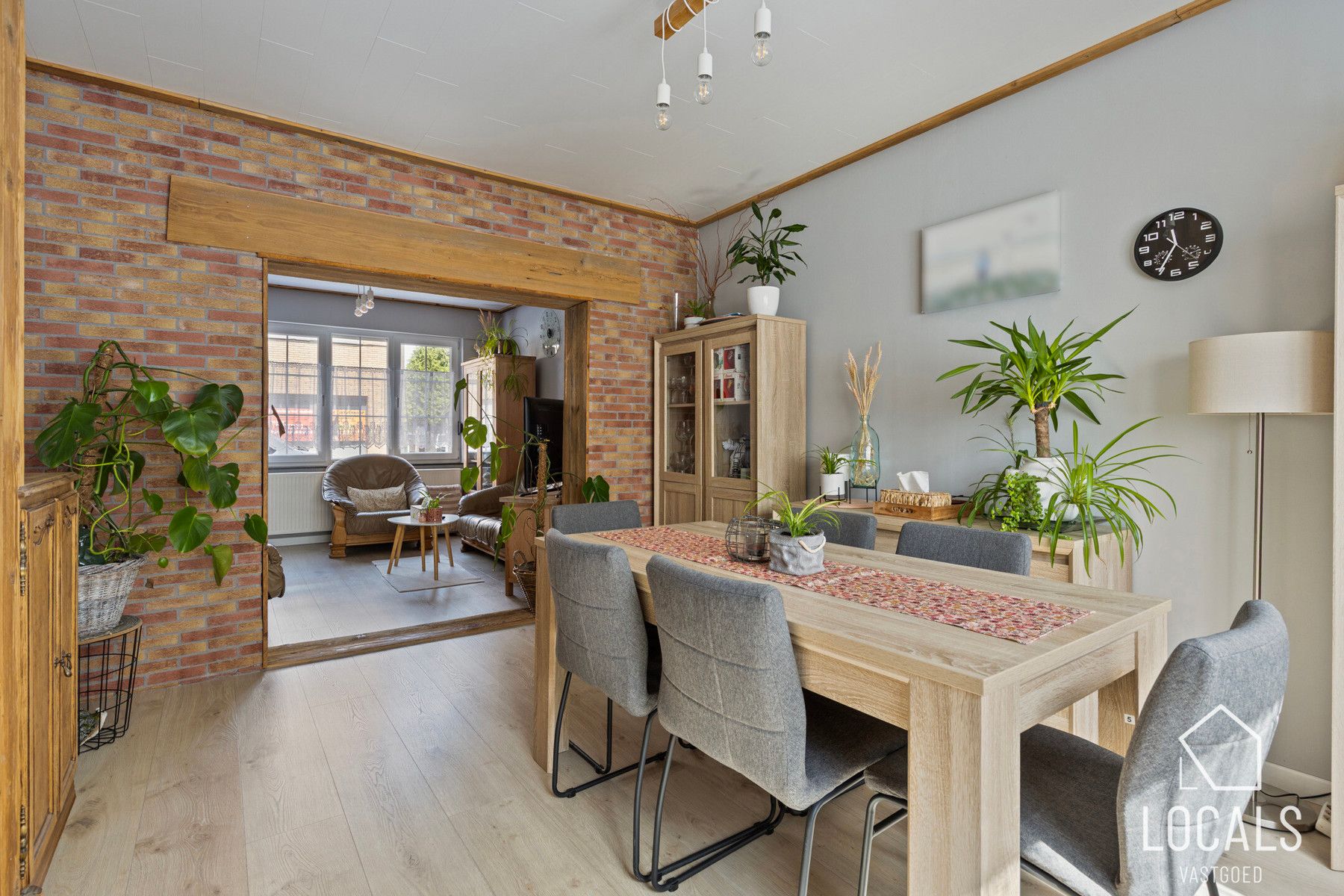 Instapklare woning met 5 slaapkamers en gezellig terras foto {{pictureIndex}}