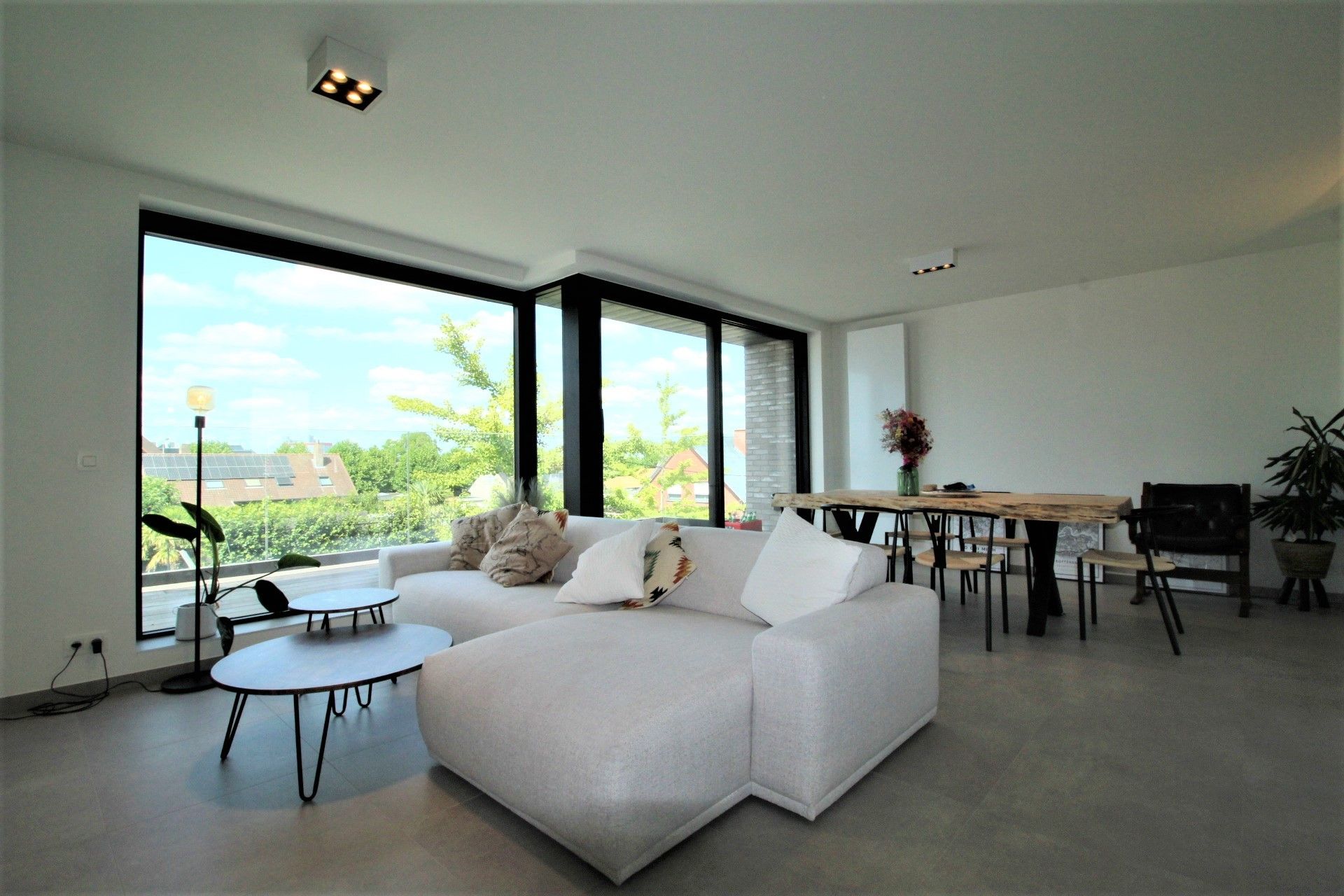 Luxe nieuwbouwappartement met panoramisch terras in hartje Sint-Eloois-Vijve foto 3