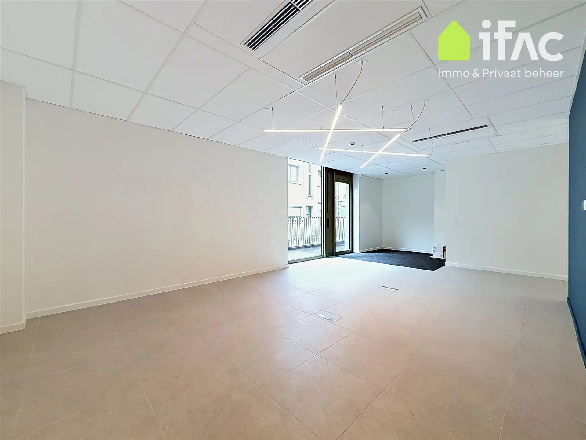 Handelsruimte op uitstekende locatie foto 3