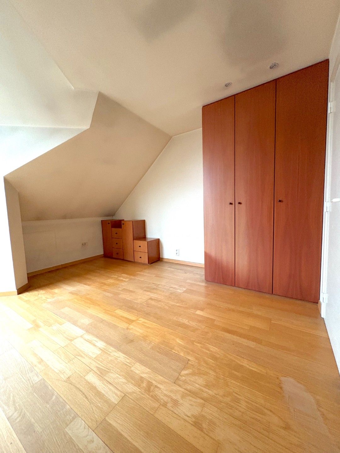 Lichtrijk duplex appartement met 3 slaapkamers en 2 badkamers in het charmante Outrijve (Avelgem)! foto 9