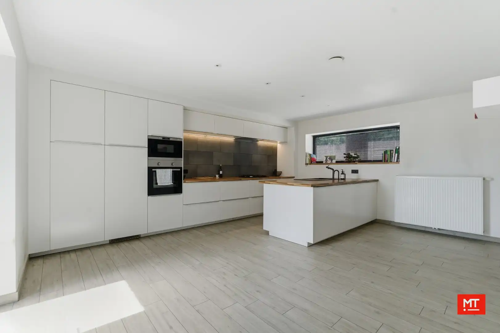 Instapklare alleenstaande woning op een rustige locatie in de dorpskern van Beselare foto 2