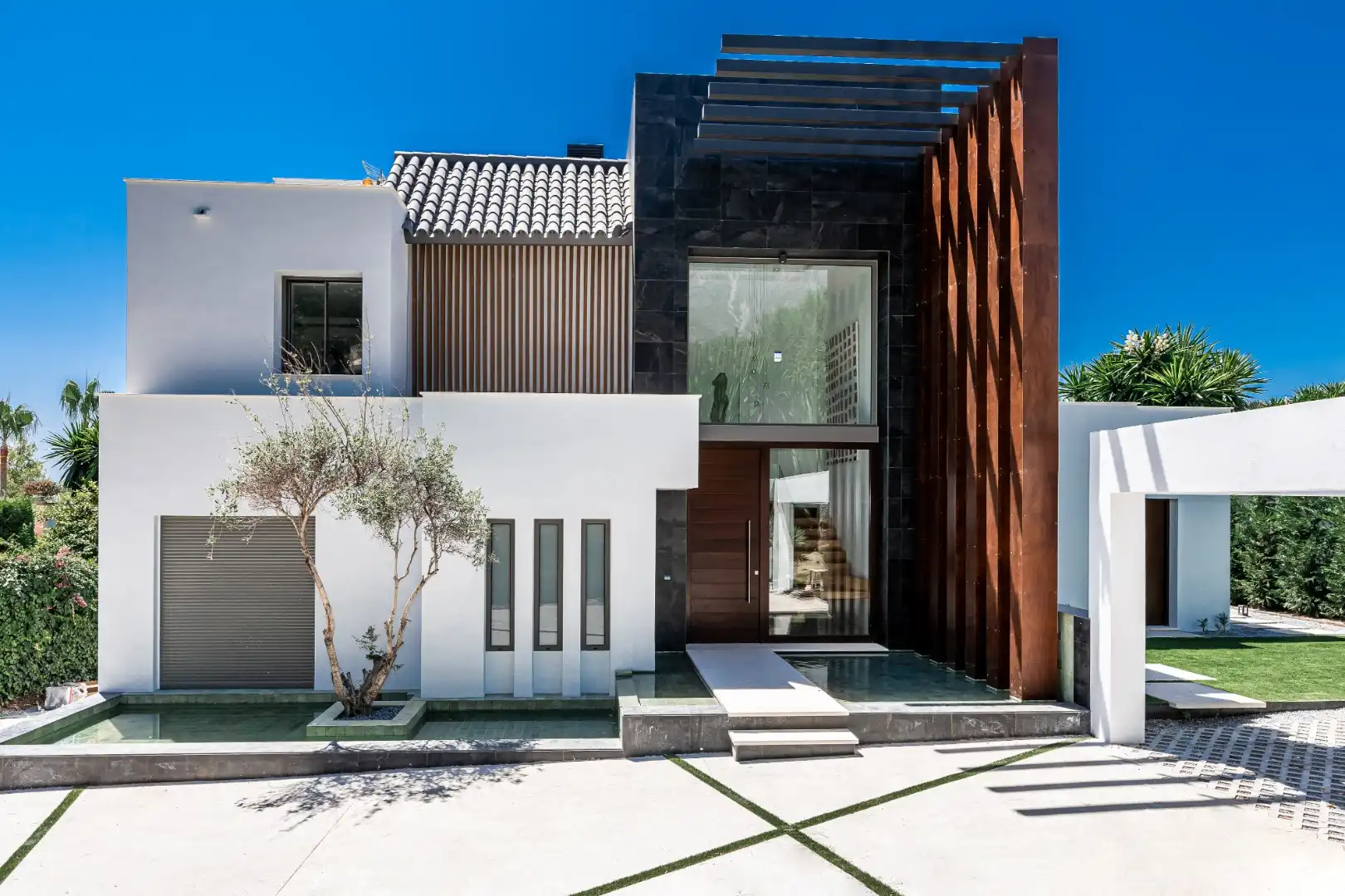 Stijlvol wonen op de beste locatie ! foto 2