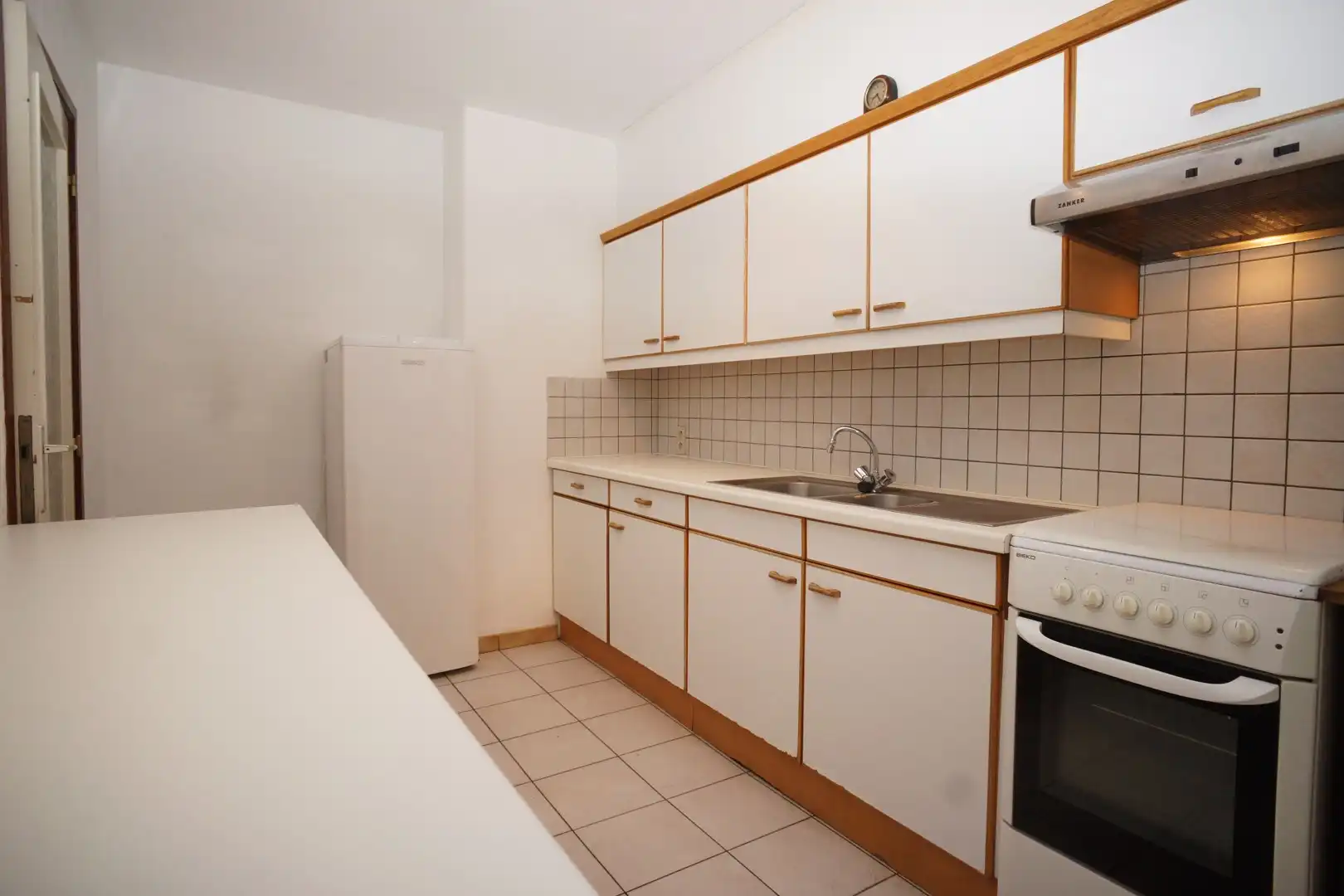 Ruim appartement met 3 slaapkamers gelegen tegenover de kerk van Wiemesmeer foto 5