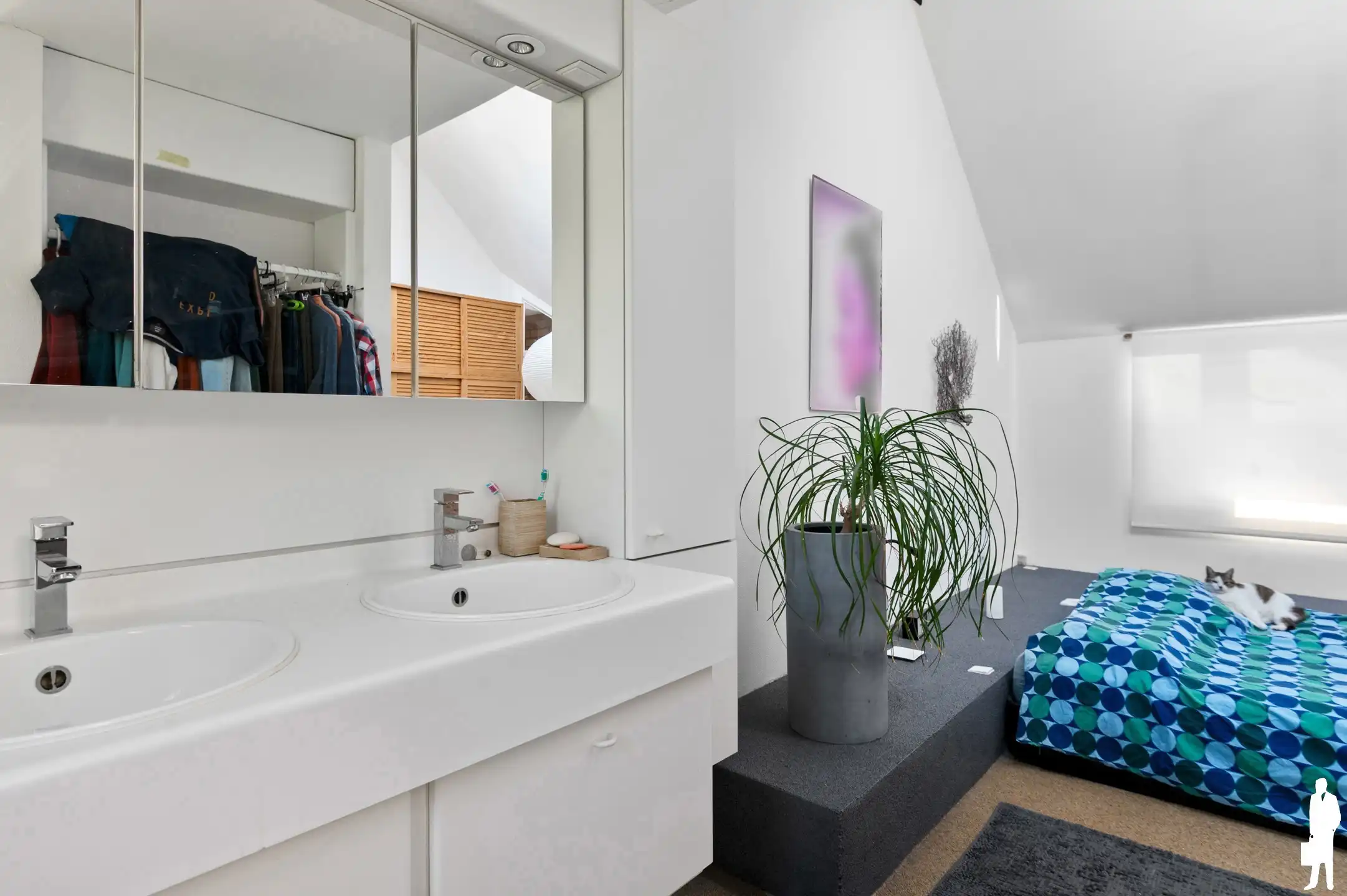Welgelegen te renoveren villa met 5-7 slpks en 2 badks foto 29
