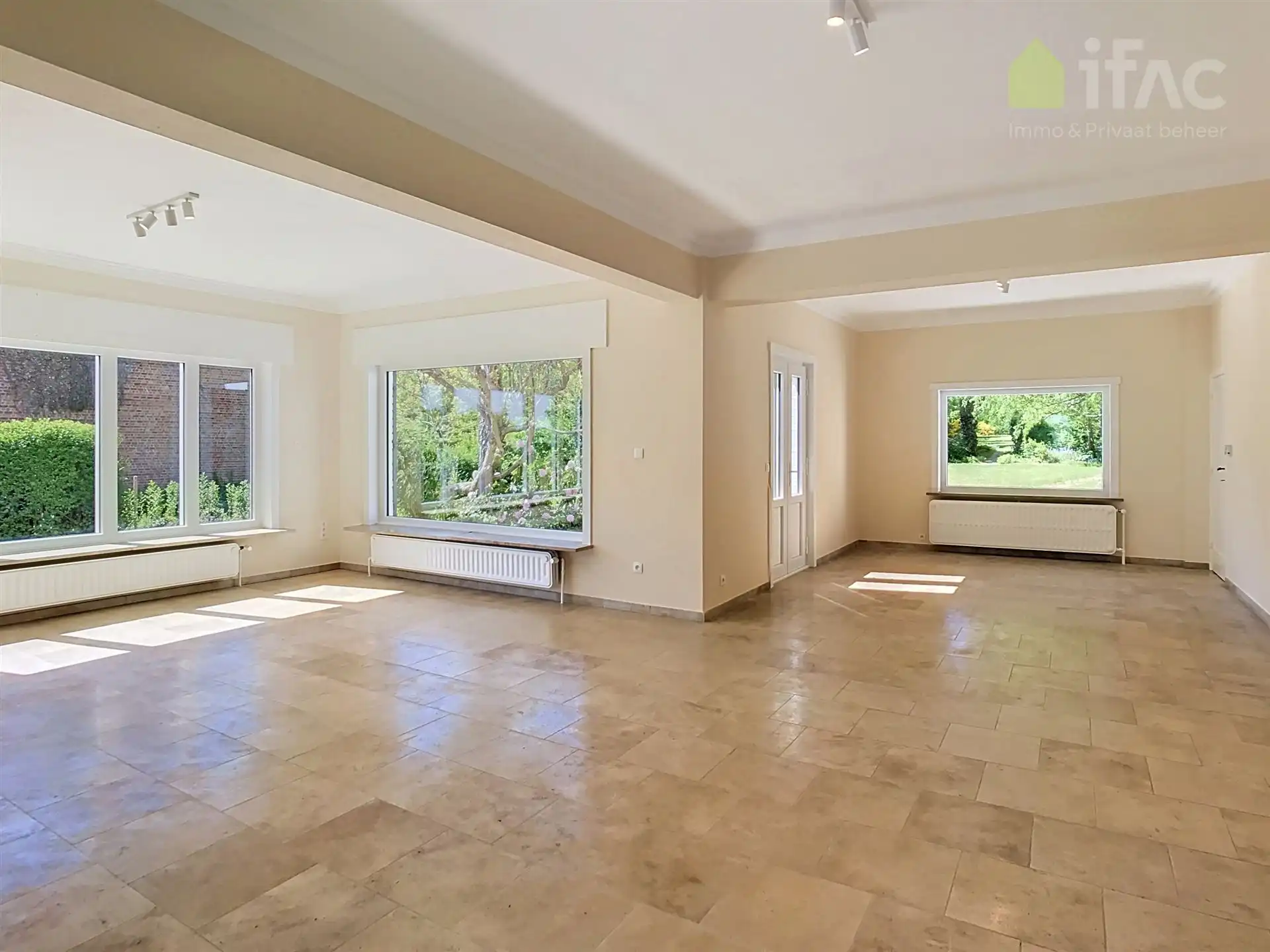 Villa op toplocatie met prachtige tuin foto 3