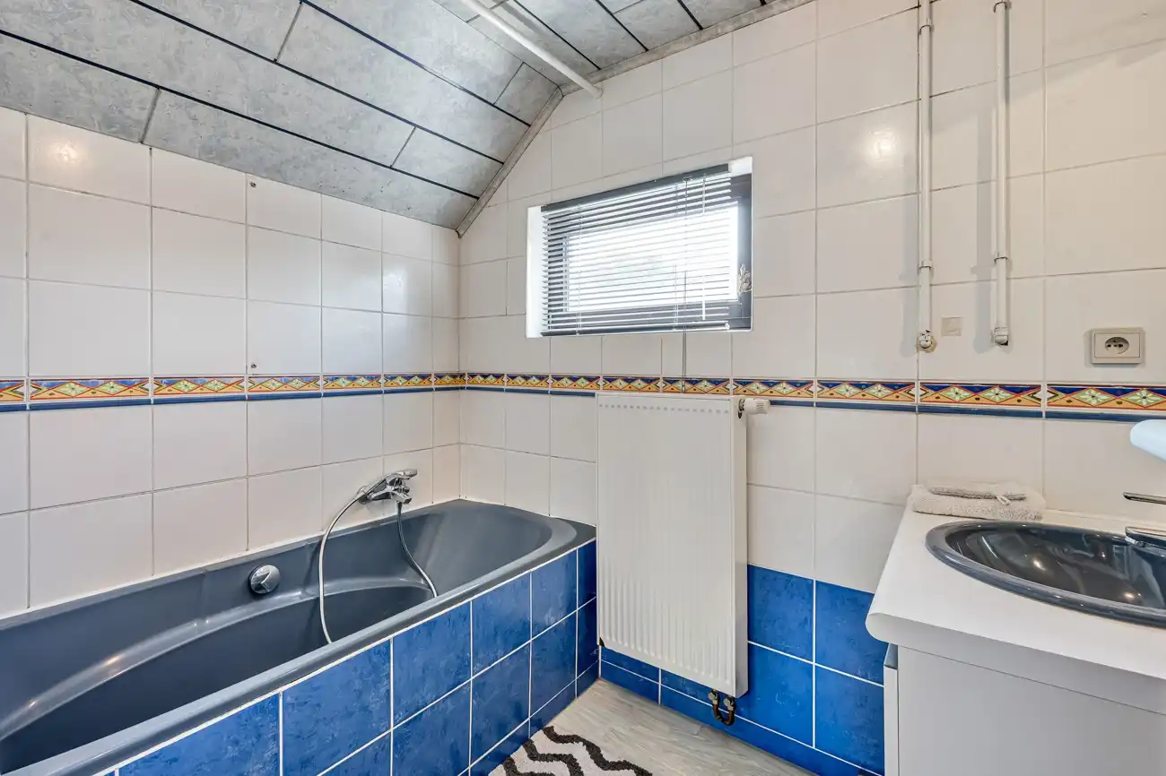 Strategisch gelegen handelspand met winkelruimte (bakkerij) met inpandige garage, grote werkruimte (ca. 145m²) en aangename tuin met open zicht in Ertvelde! foto 24