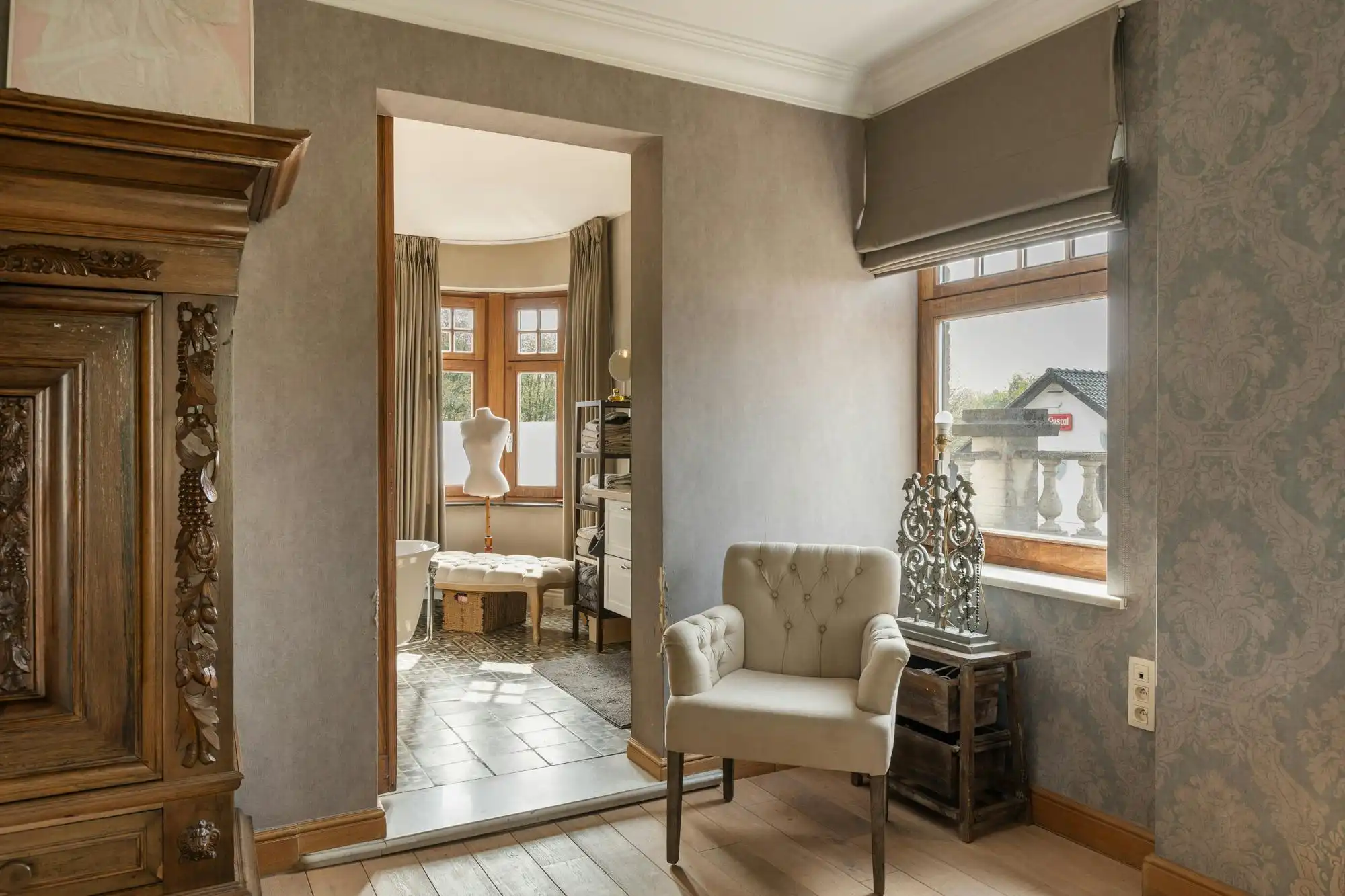 Karaktervol herenhuis met prachtige authentieke elementen te koop in Opglabbeek foto 10