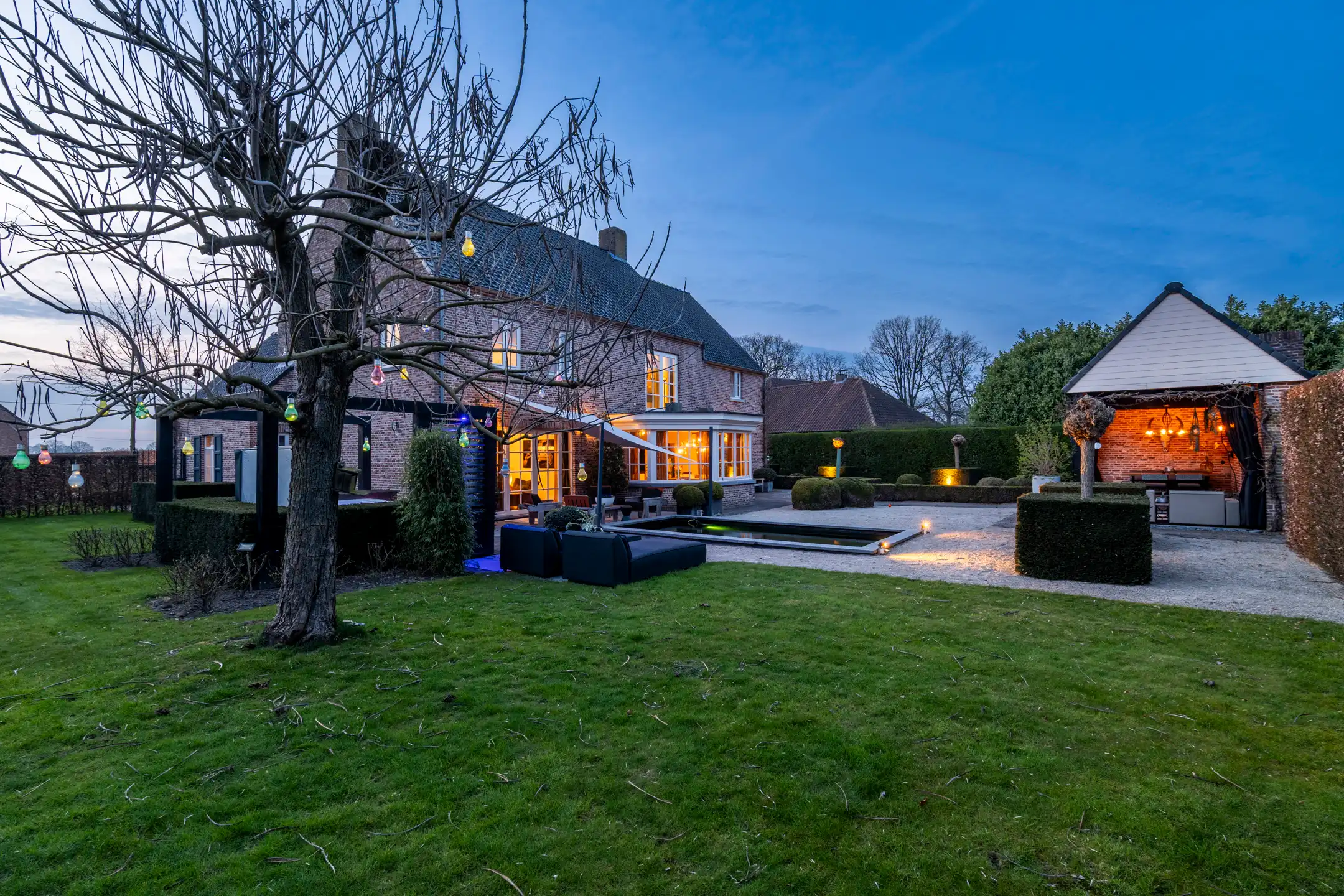 Luxe  villa met een oppervlakte van 475m²  op 1.383m² grond. foto 36