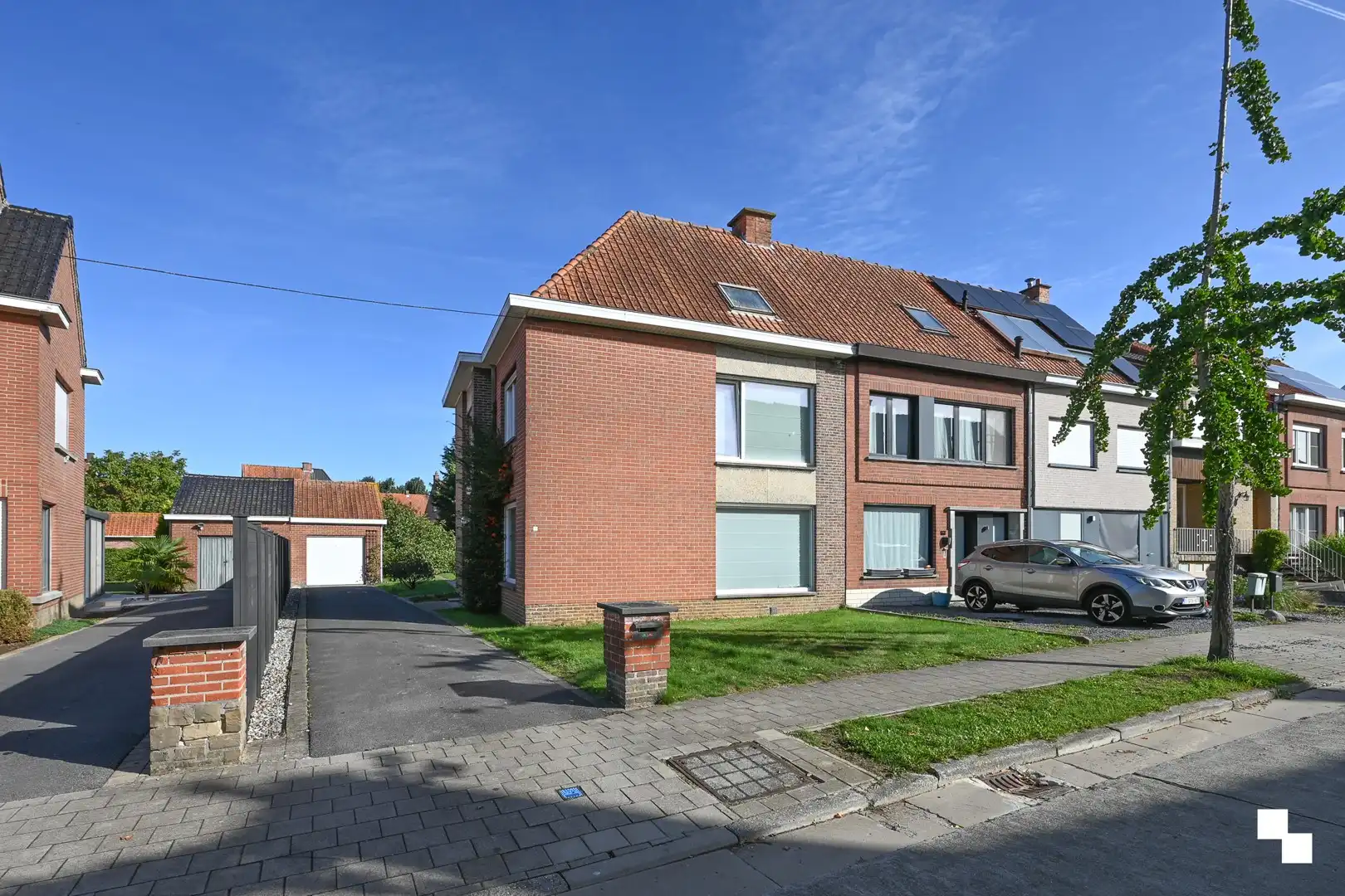 Hoofdfoto van de publicatie: Halfopen bebouwing in gegeerde omgeving Kasteelwijk / Sint-Raphaelwijk, te Izegem