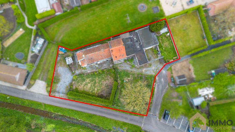 Hoofdfoto van de publicatie: Te koop te Hulste : grond met  2 te slopen woningen +/- 1348 m².