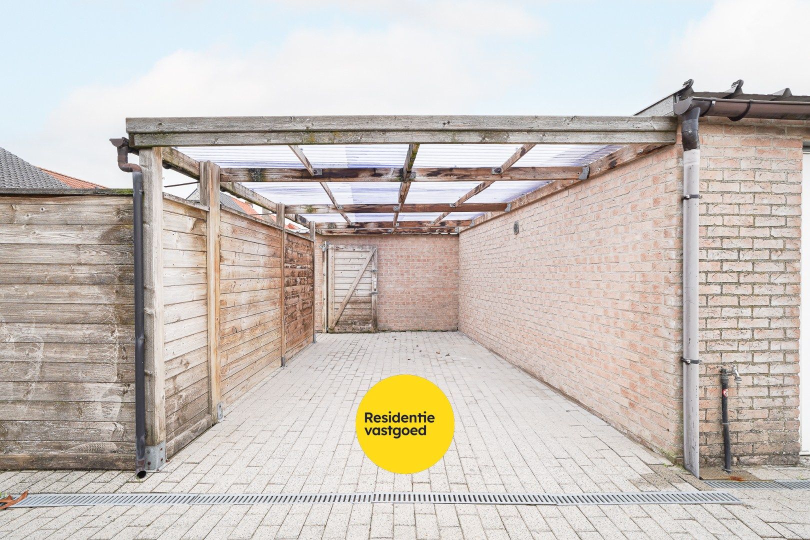 Gelijkvloers appartement inclusief garage, carport en staanplaats nabij het centrum van Ichtegem foto 13