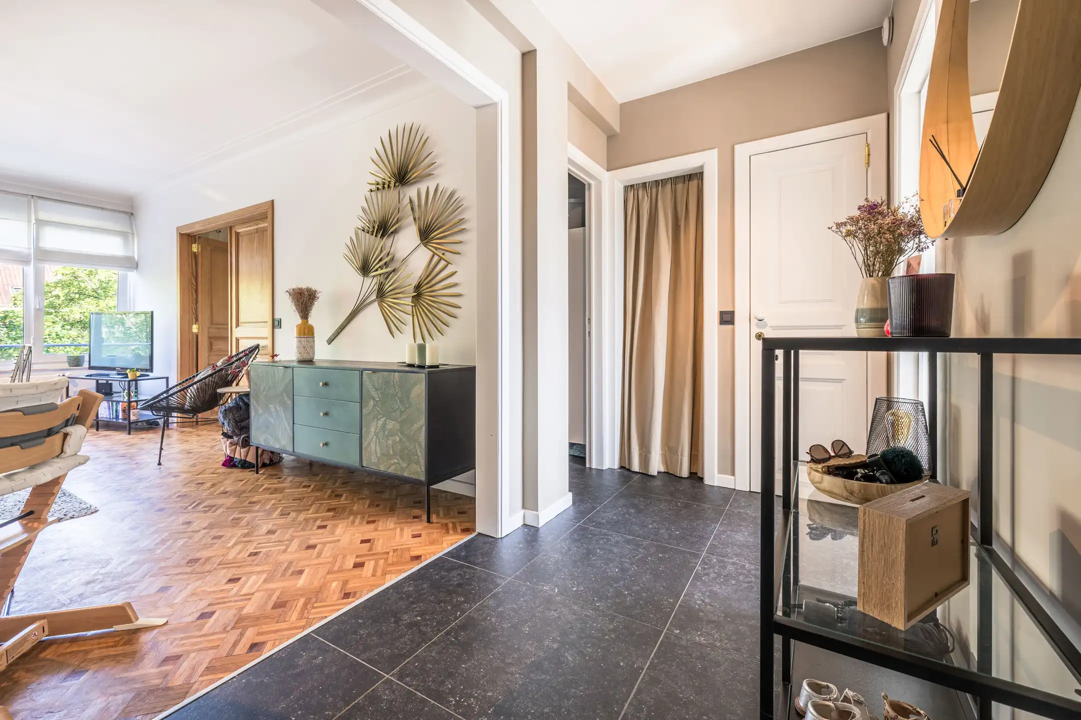 Mooi appartement met 2 slaapkamers, terras en kelder foto 6